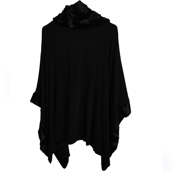 Capote S/M Bamboo Blend Faux Fur Black Poncho - Picture 3 of 17